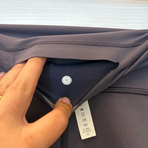 LULULEMON ATHLETICA In Movement Short 'Everlux 2.5" in Moonwalk Size 4 - Picture 7 of 7